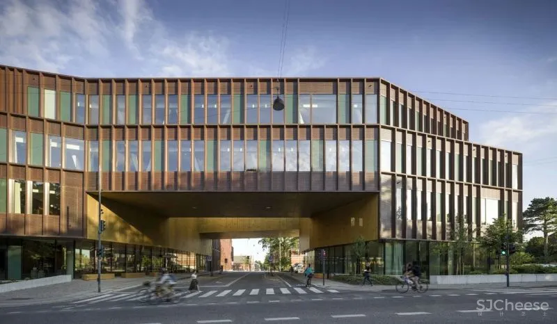 嘉士伯新总部大楼,可回收的黄铜外立面,示范了真正可持续理念!