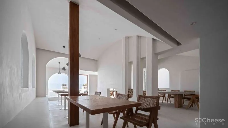 400㎡极简白咖啡馆,重塑建筑几何之美 一野设计