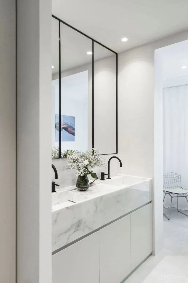 鲜明色彩对比,演绎全新法式空间