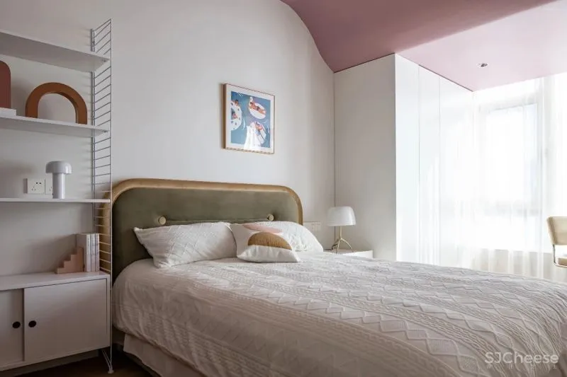 黄铜、石材、藤编，温暖自然的大平层设计丨木桃盒子