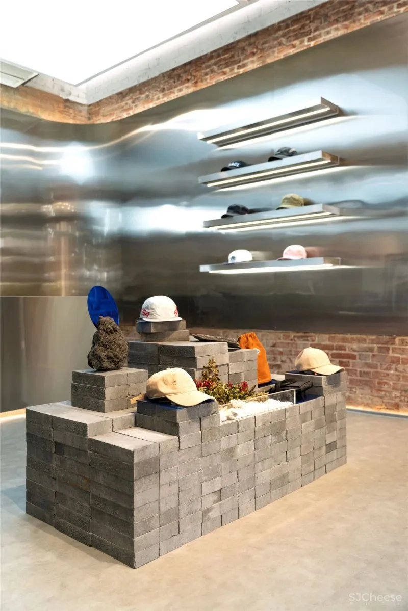 新一代广州时尚潮人对服装的环境和空间有着新的理解和诠释