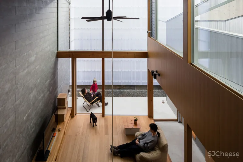 93㎡ 木结构住宅,巧妙引光入室,让家通透又明亮