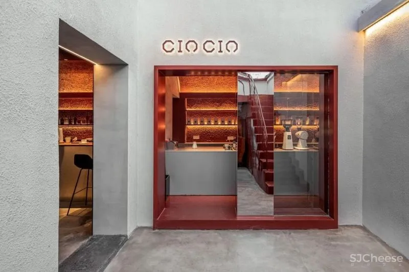 新作 “市井”和“现代”的新旧共生 请请咖啡店，济南 空间里