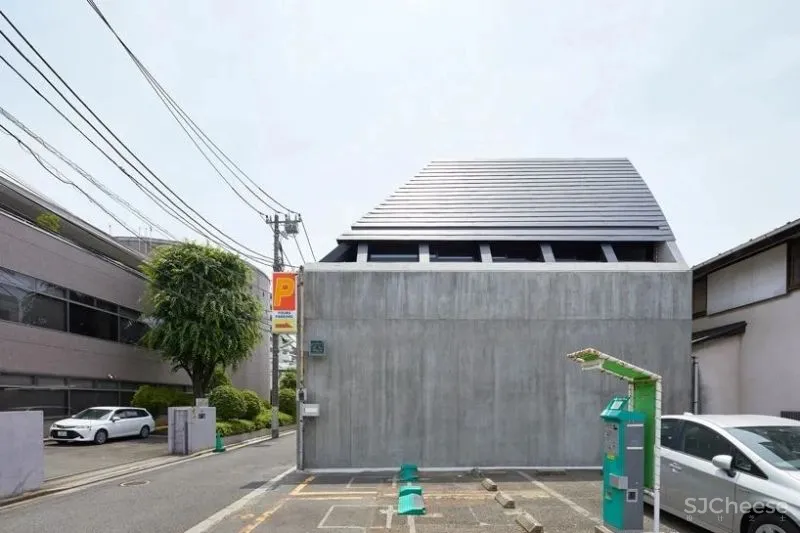 外观像碉堡,东京三轩茶屋,别有洞天的光影混凝土住宅