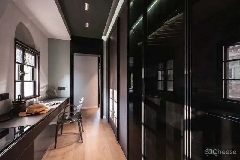 隔出玄关，打开客餐厅，环绕落地窗让家充满阳光 王中玮