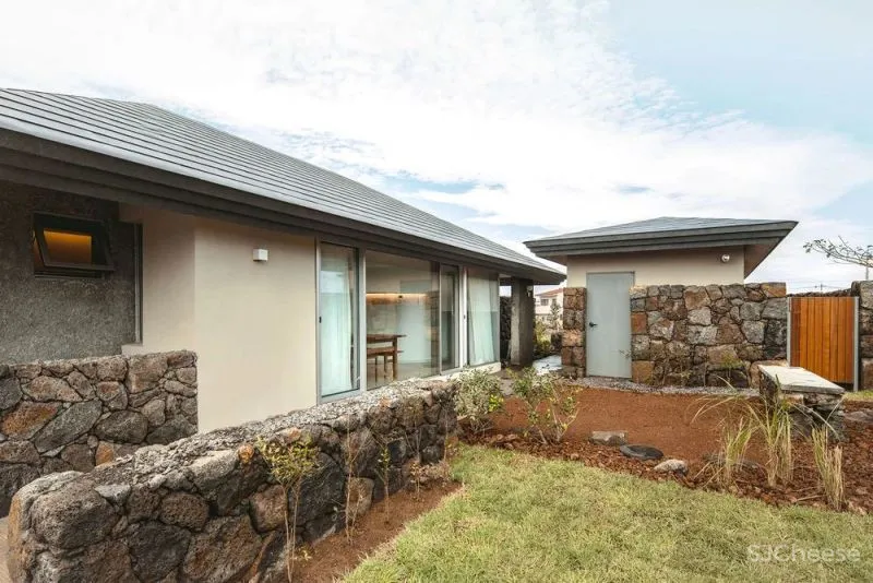 原木度假风，济州岛上的极简小公寓