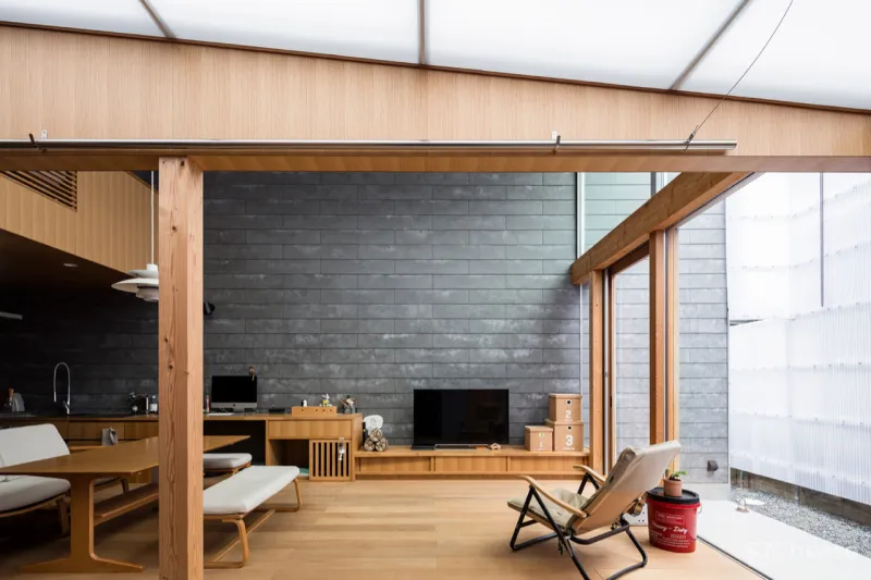 93㎡ 木结构住宅,巧妙引光入室,让家通透又明亮