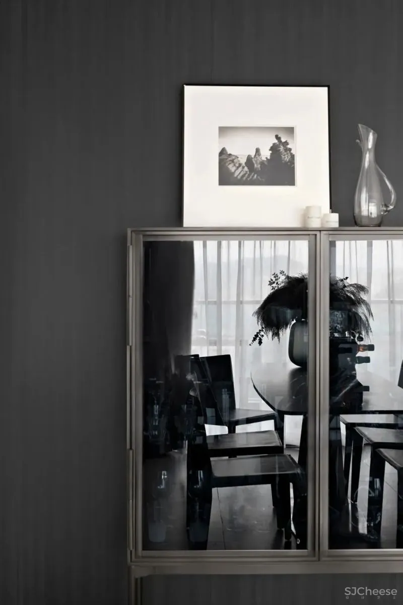 浅色灰调 木饰面,打造152㎡都市未来感家宅 库玛设计