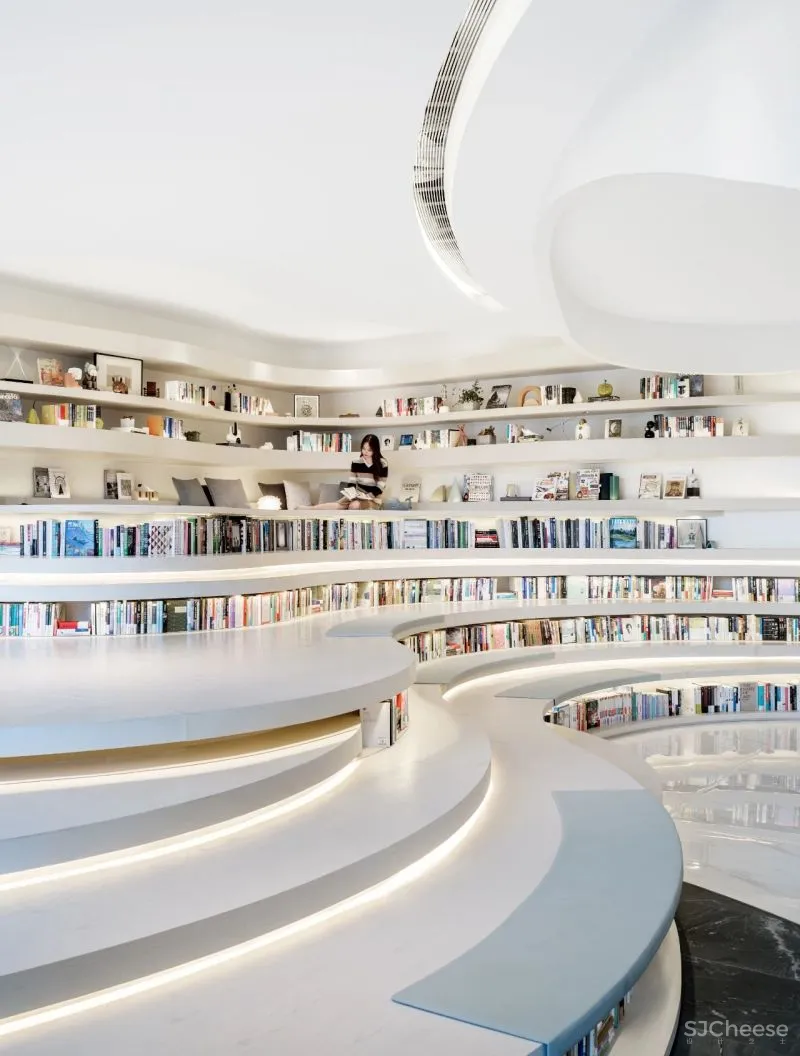 刘荣禄 中融蓝城·Co.C生活艺术馆,穿行宇宙的星际航母