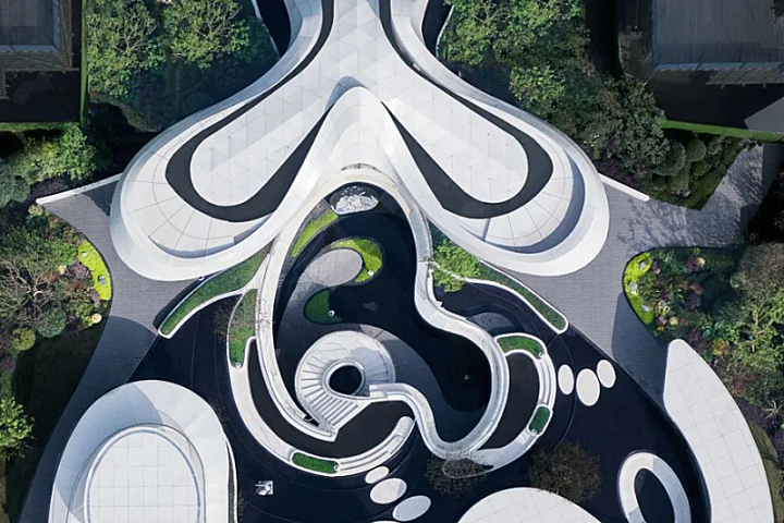 CLV赛拉维 首创成都禧瑞光华,曲线属于上帝 !