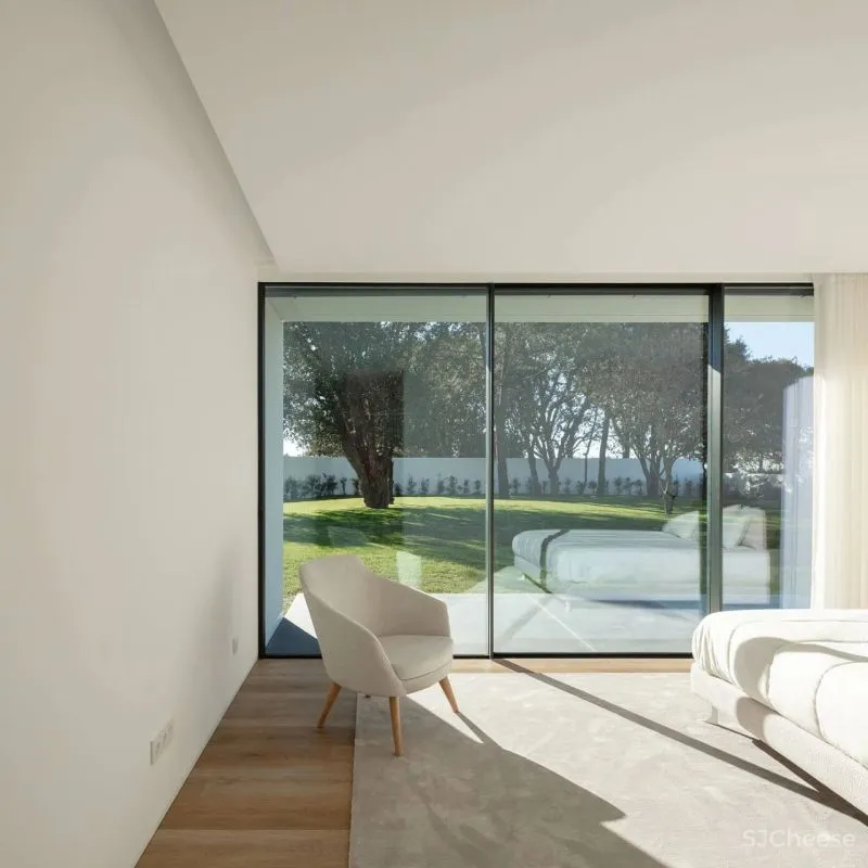 葡萄牙白色极简别墅劳利诺·席尔瓦(Raulino Silva)