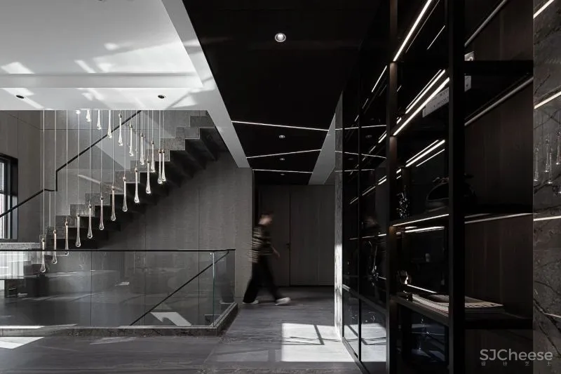 350㎡ 私宅，用简练的线条勾勒灵性空间