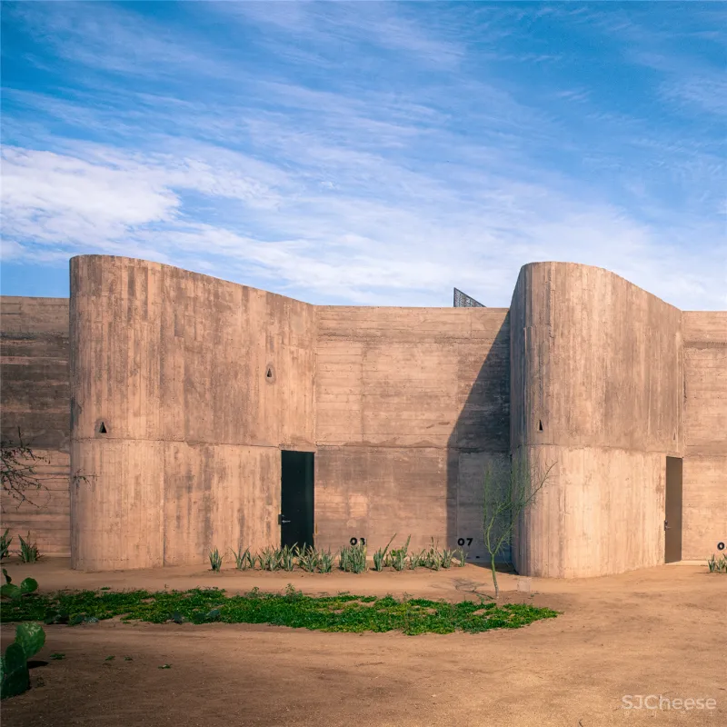 混凝土打造的侘寂野奢民宿,越「简陋」越高级