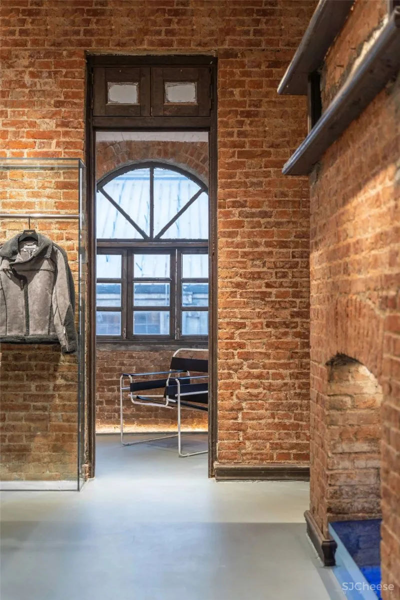 新一代广州时尚潮人对服装的环境和空间有着新的理解和诠释