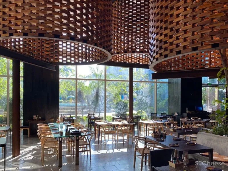 置身于高楼之中,游离于城市之外——越南Pizza 4P’s餐厅