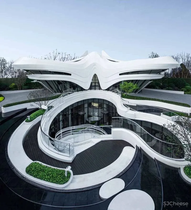 CLV赛拉维 首创成都禧瑞光华,曲线属于上帝 !