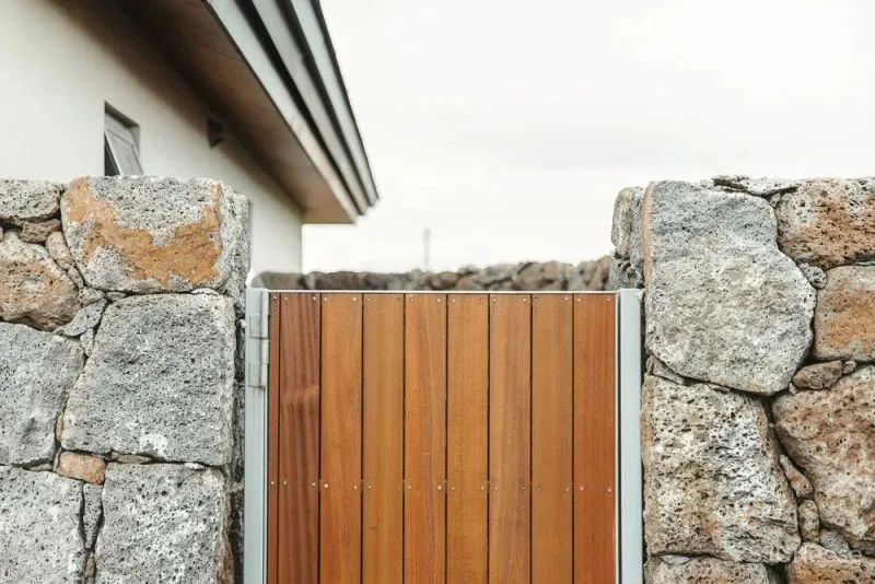 原木度假风，济州岛上的极简小公寓