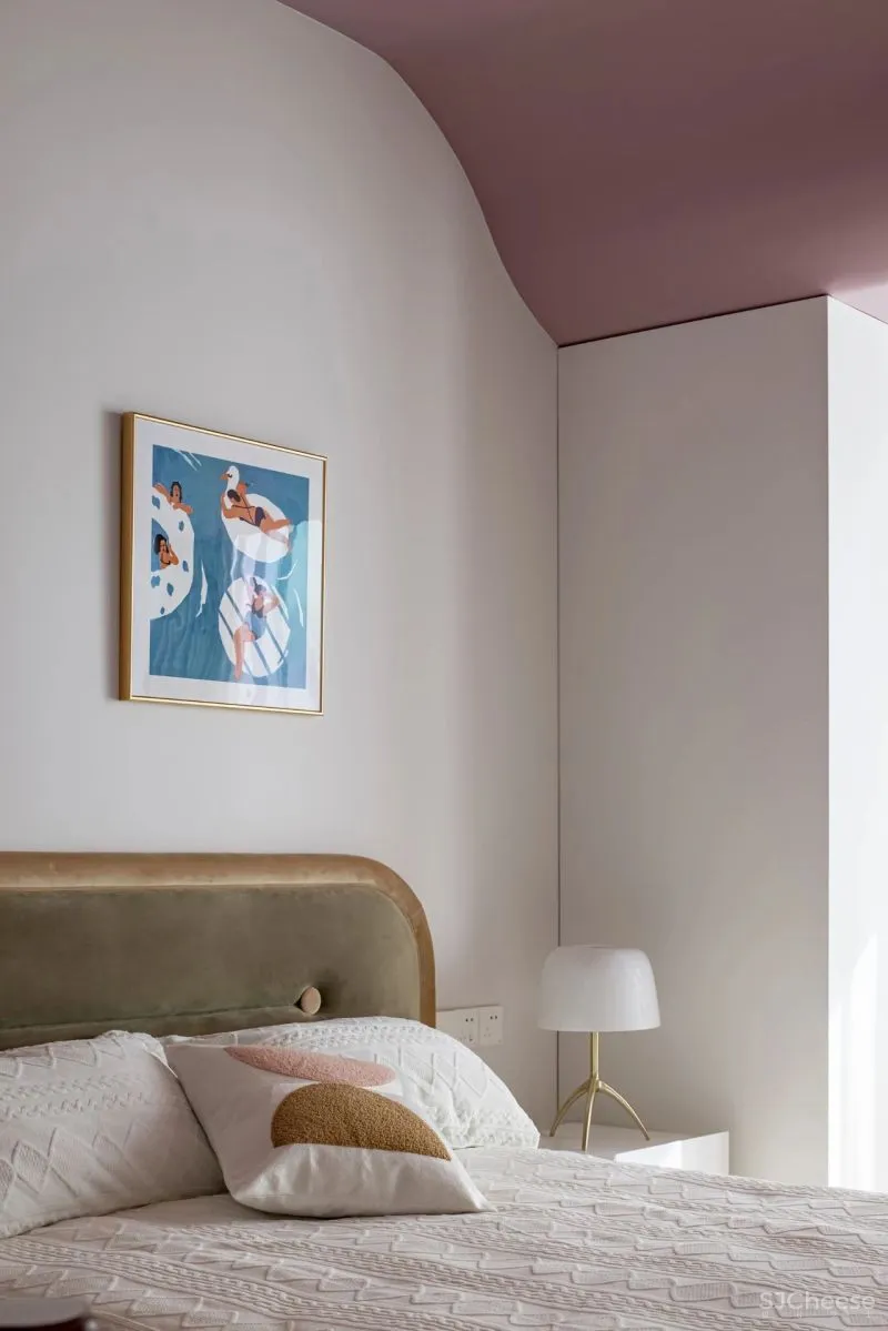 黄铜、石材、藤编，温暖自然的大平层设计丨木桃盒子