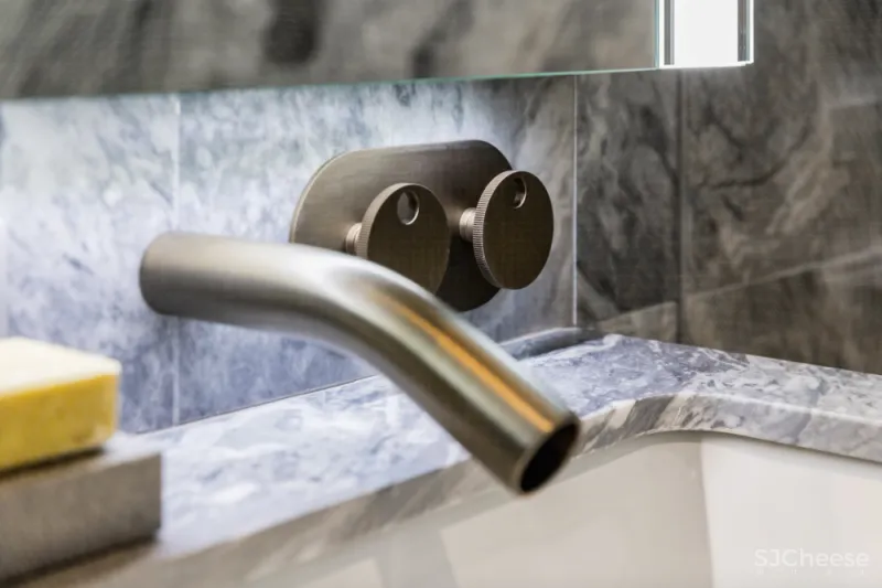 带阿斯顿马丁套房的公寓，样板房公开，高级黑才有这么酷酷的高级感