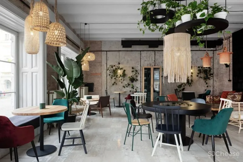 IRA LYSIUK 90㎡咖啡厅设计,现代与历史的交织