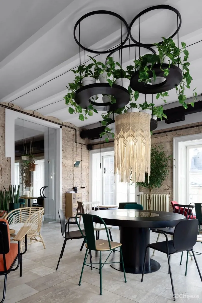 IRA LYSIUK 90㎡咖啡厅设计,现代与历史的交织