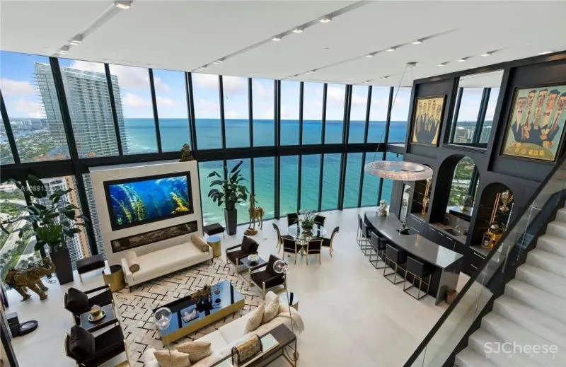 全球唯一保时捷豪宅大楼,跑车直接开进去