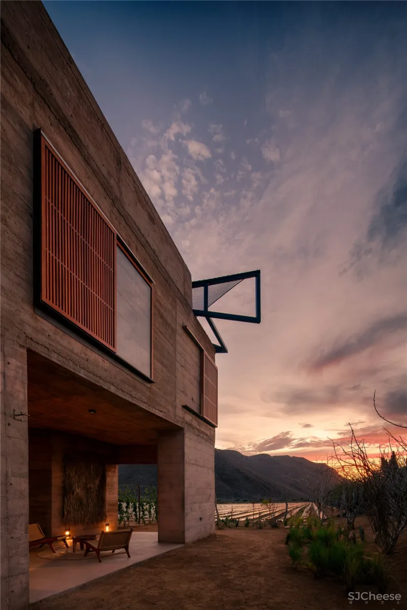 混凝土打造的侘寂野奢民宿,越「简陋」越高级