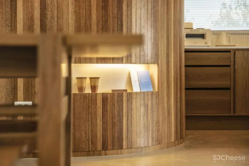 原木度假风，济州岛上的极简小公寓