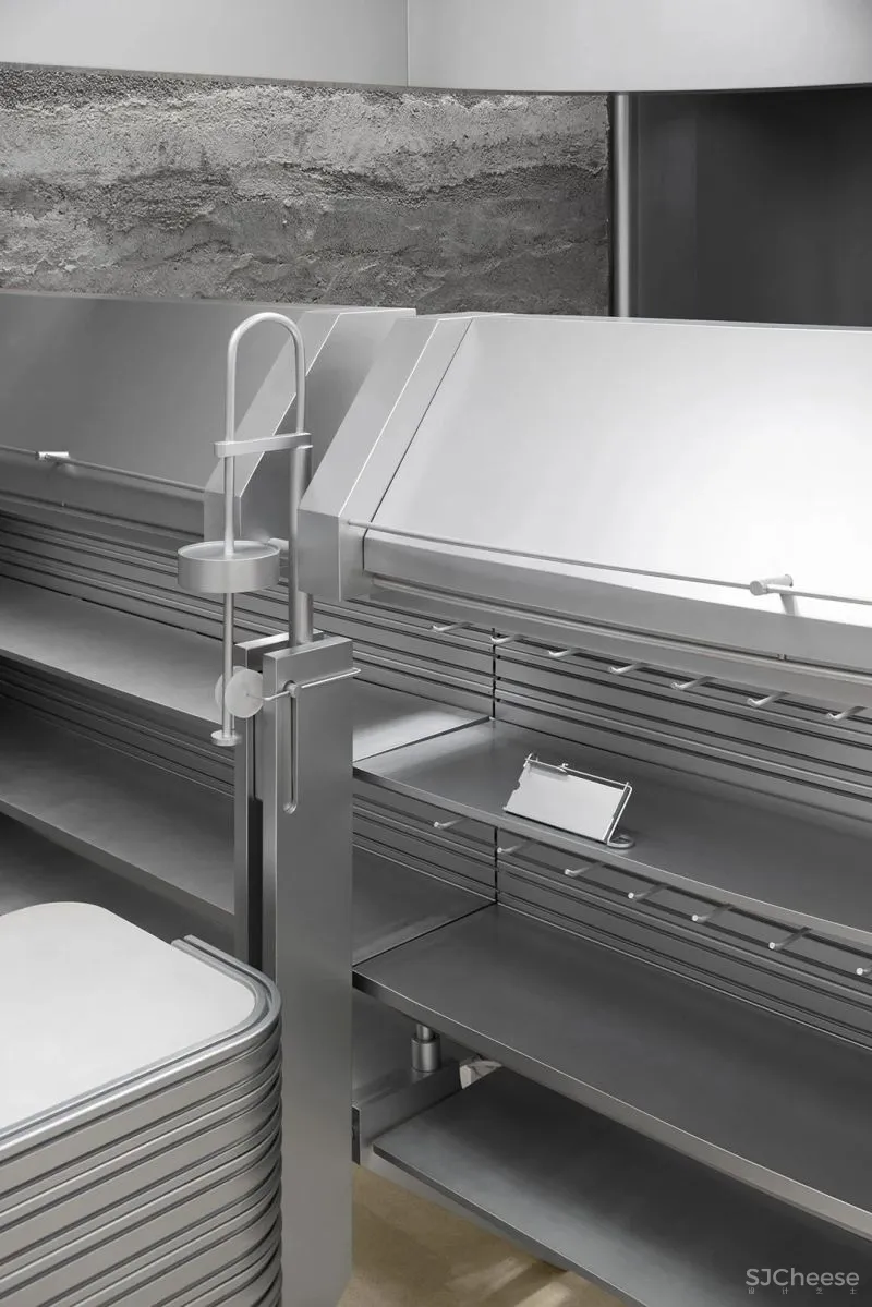 Some Thoughts 李京泽 蕉内深圳概念店,探索机械美学装置的趣味性