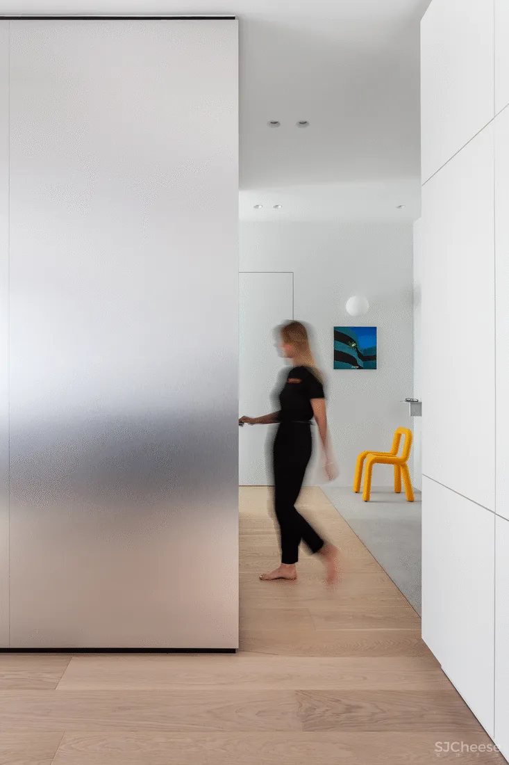 这个看似素雅平淡空间,其实隐藏了一颗躁动不安的心