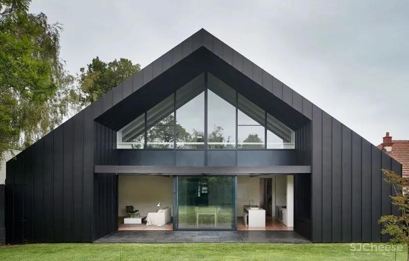 A Contemporary Renovation That Revives Forgotten Spaces