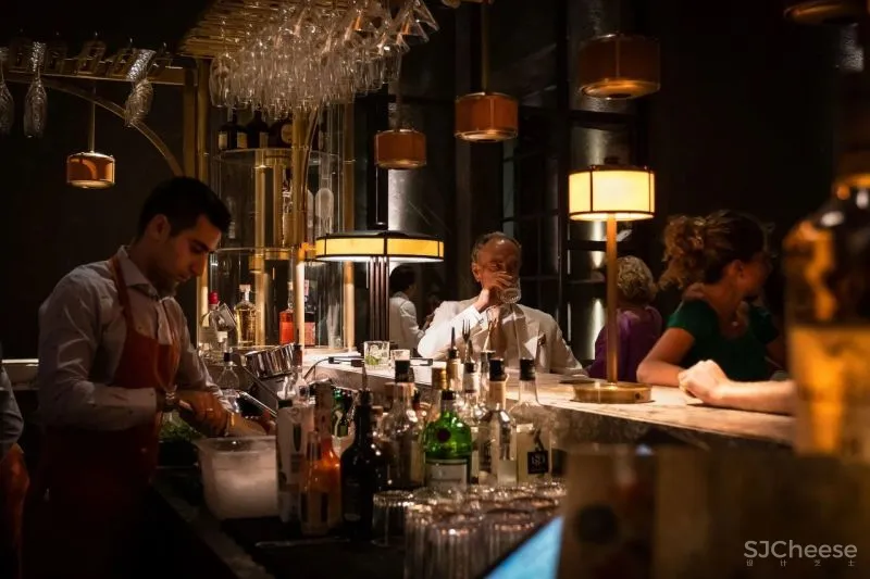 意大利千年古堡改造的酒店,1500万平米仅36间房,现代与古典的极限混搭!