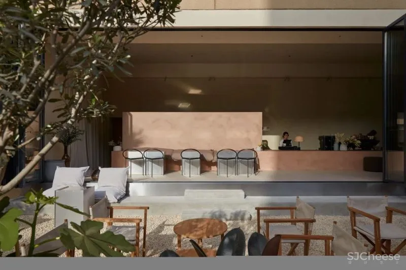 大地色极简别墅，不一样的格调