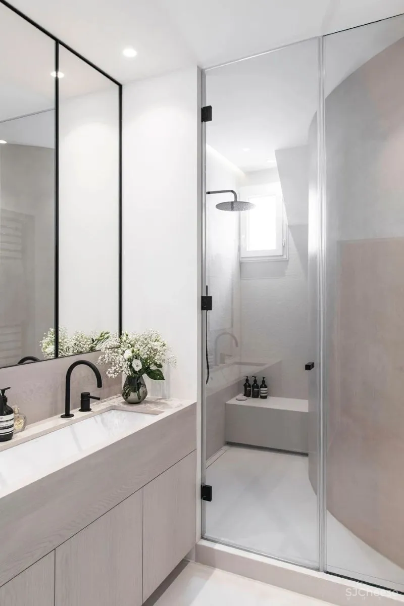 鲜明色彩对比,演绎全新法式空间