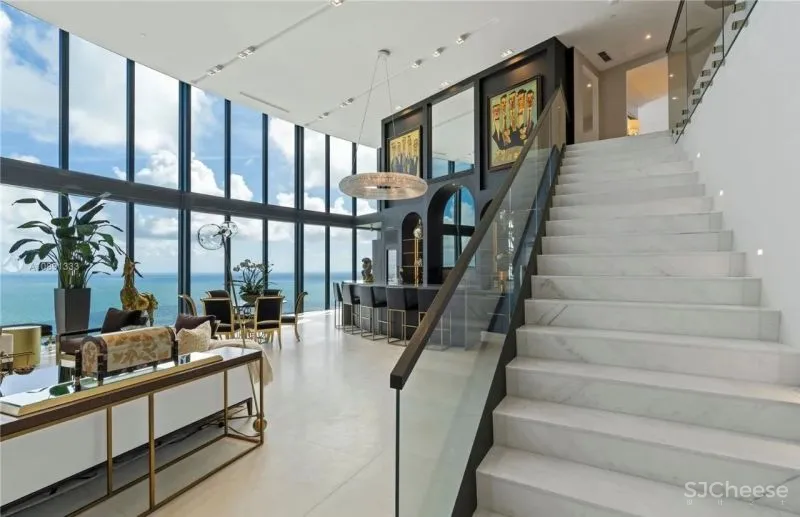 全球唯一保时捷豪宅大楼,跑车直接开进去