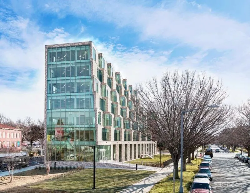 无正背立面之分的AYA公共住宅建筑 Studio Twenty Seven