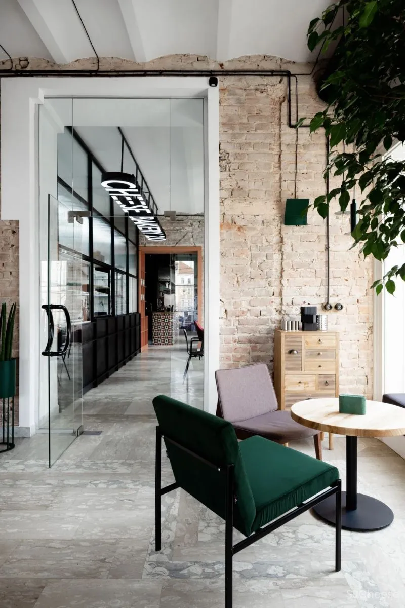 IRA LYSIUK 90㎡咖啡厅设计,现代与历史的交织