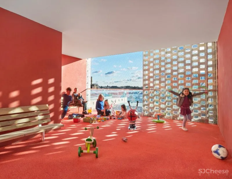 无正背立面之分的AYA公共住宅建筑 Studio Twenty Seven