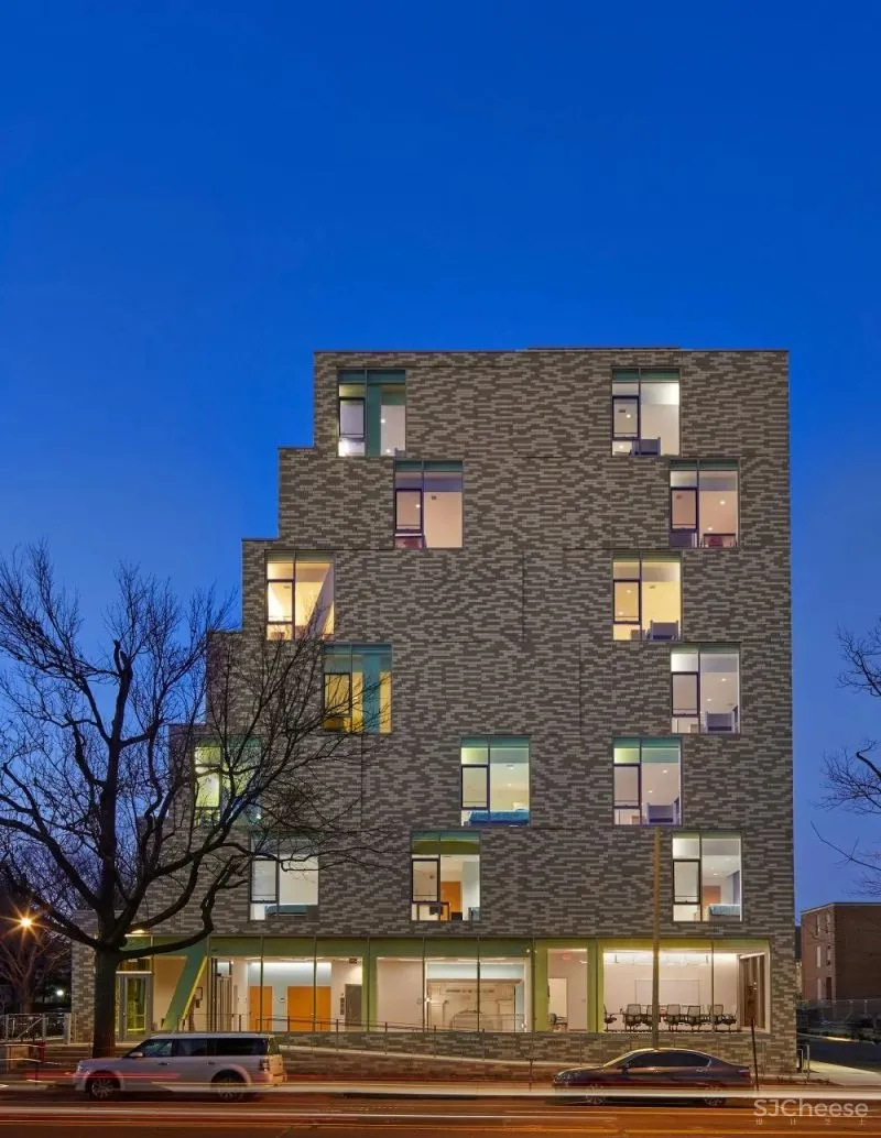 无正背立面之分的AYA公共住宅建筑 Studio Twenty Seven