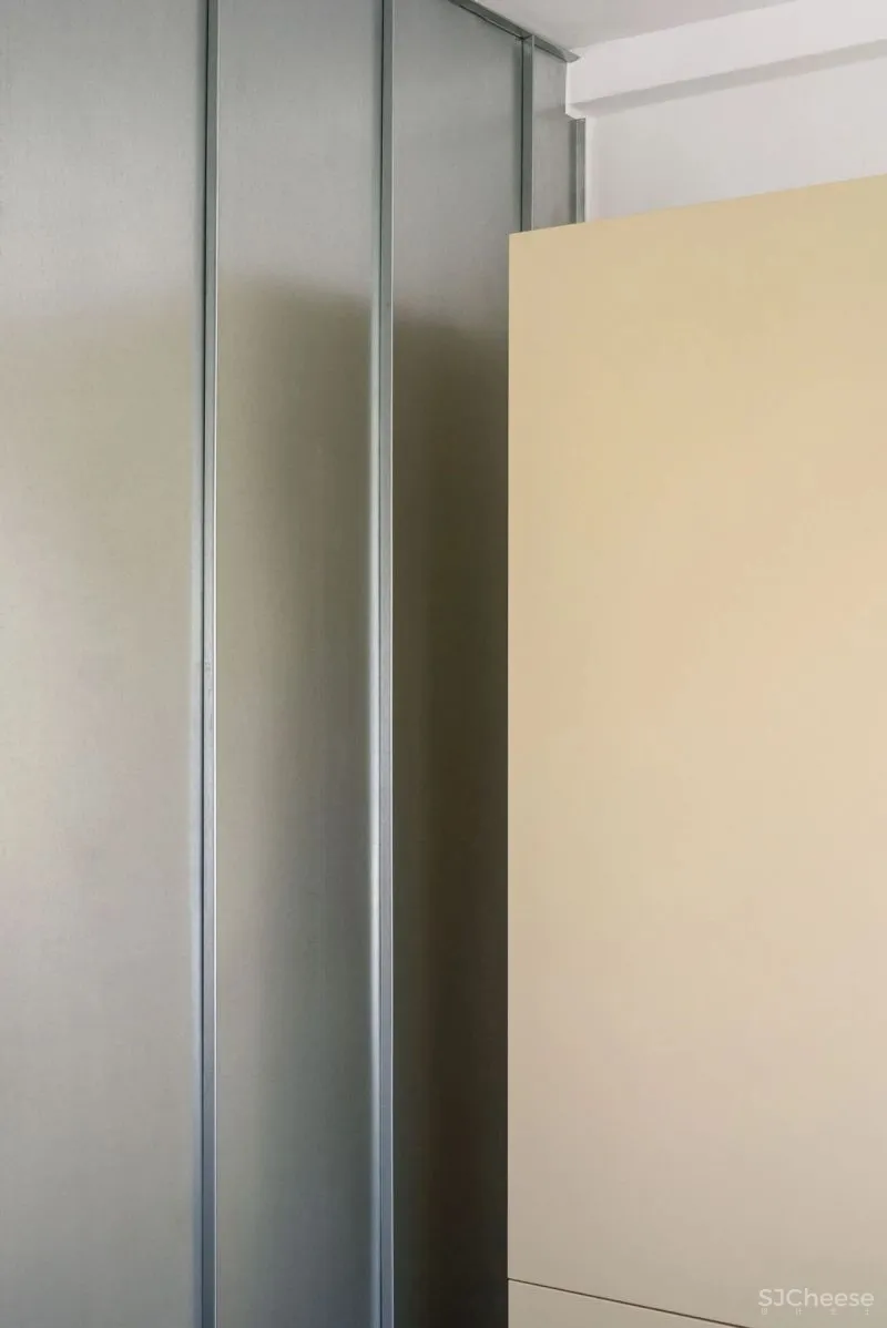 70平米的老旧住宅大翻身,加入了不锈钢、圆形洞等多种有趣的元素!