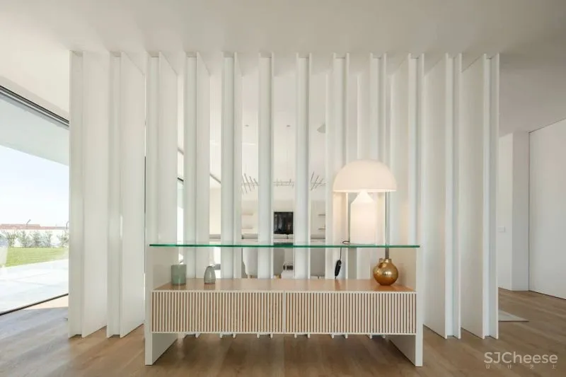 葡萄牙白色极简别墅劳利诺·席尔瓦(Raulino Silva)