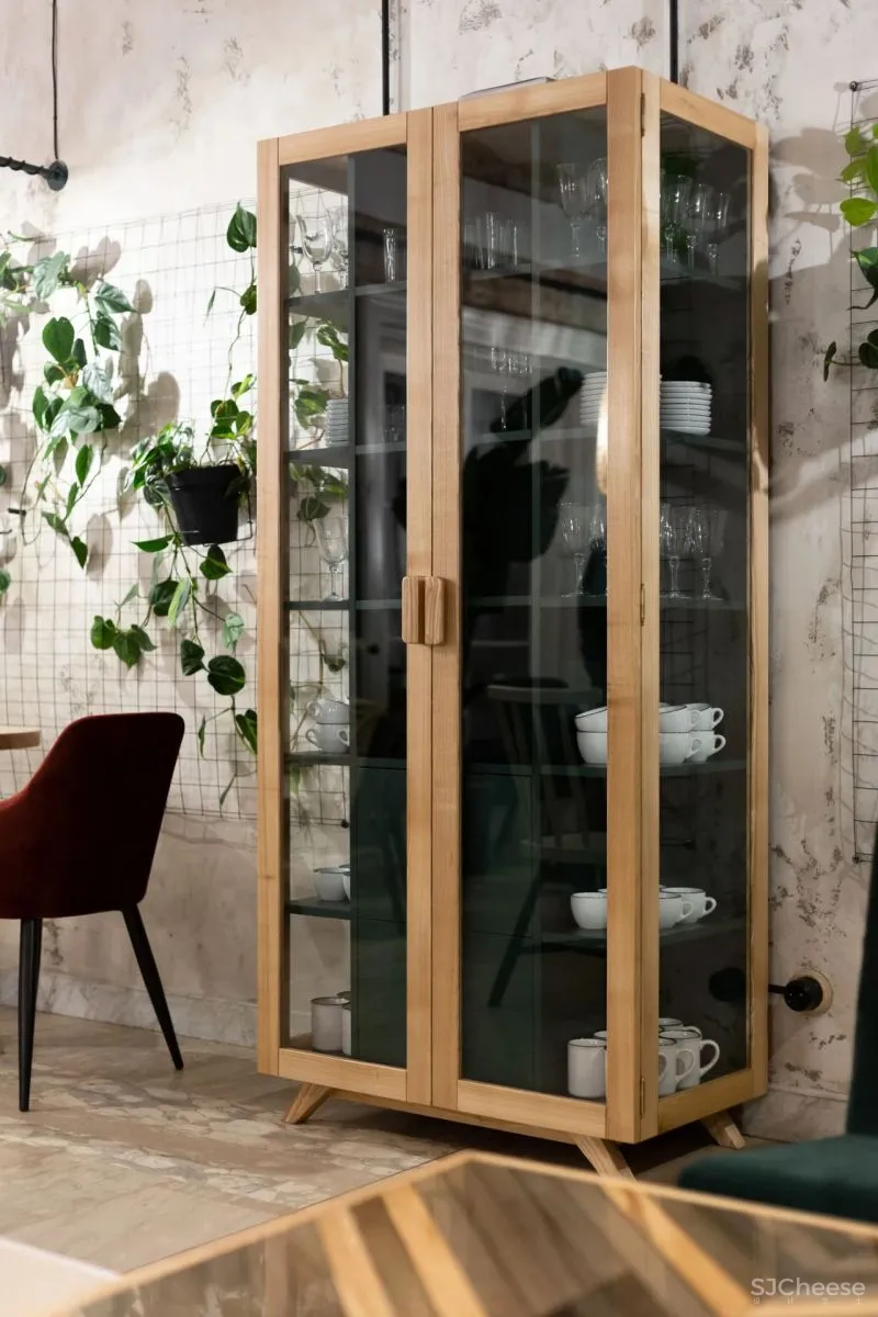 IRA LYSIUK 90㎡咖啡厅设计,现代与历史的交织