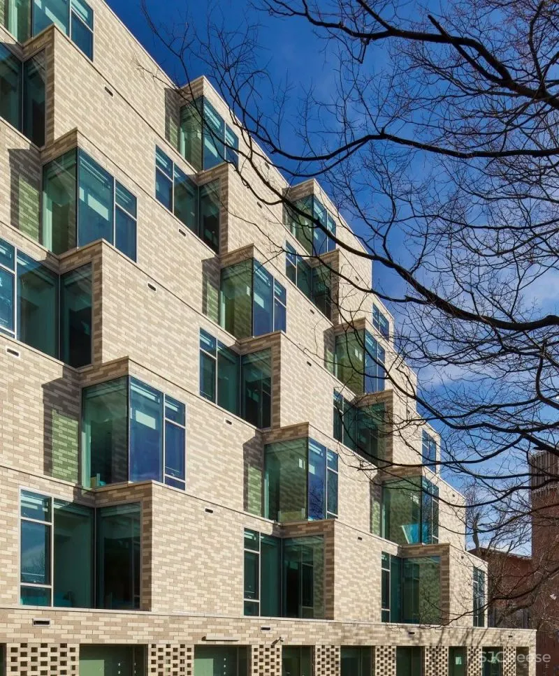 无正背立面之分的AYA公共住宅建筑 Studio Twenty Seven