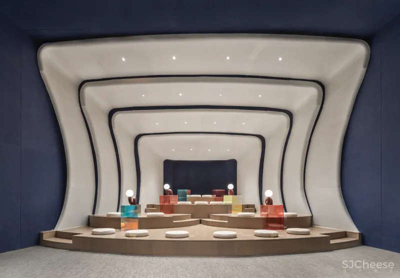 CLV赛拉维 首创成都禧瑞光华,曲线属于上帝 !