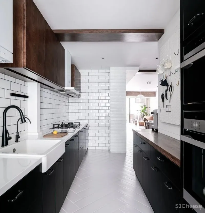 在武汉造一所“北欧度假屋”:白墙、老木头、皮革,150㎡住一家三口,敞亮又温暖!