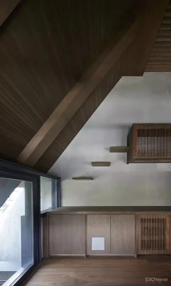 外观像碉堡,东京三轩茶屋,别有洞天的光影混凝土住宅