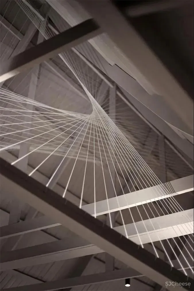 充满悠久历史的房子被现代的手法重新装点