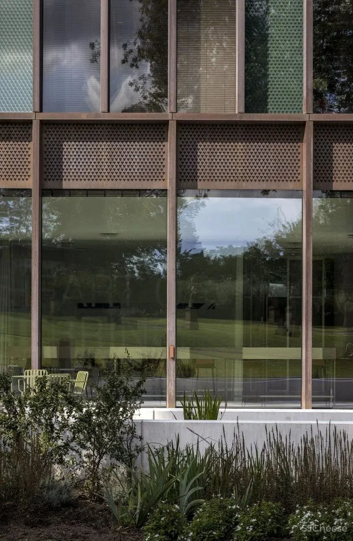 嘉士伯新总部大楼,可回收的黄铜外立面,示范了真正可持续理念!