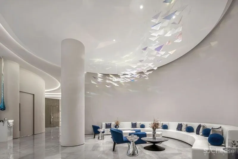 CLV赛拉维 首创成都禧瑞光华,曲线属于上帝 !