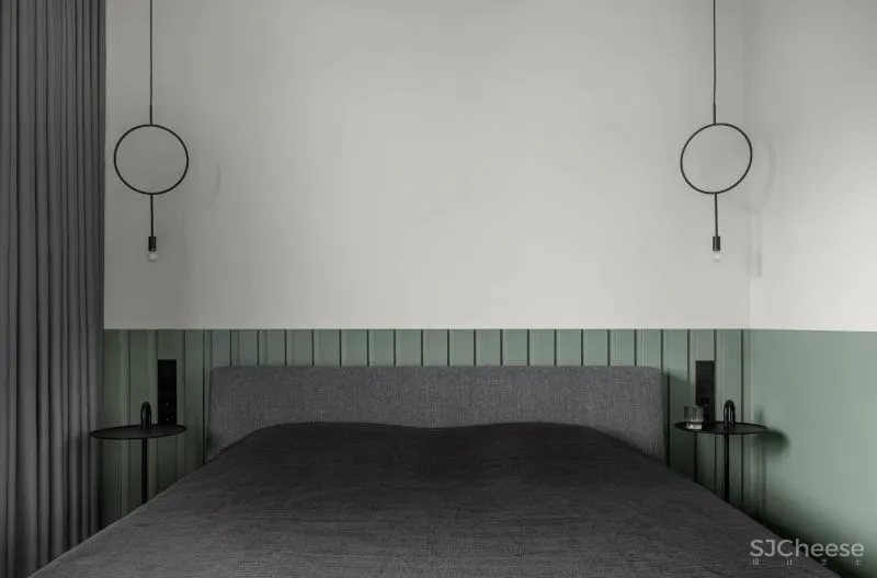 一间75平米的水泥灰公寓，利用色彩的装饰，拥有时髦与平衡感